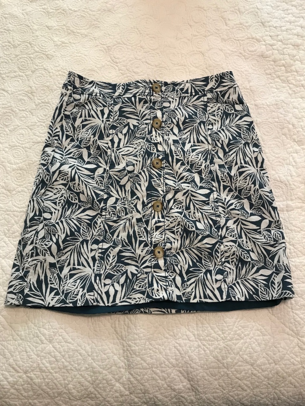 Loft navy blue cotton fully lined mini skirt with white floral pattern (2)